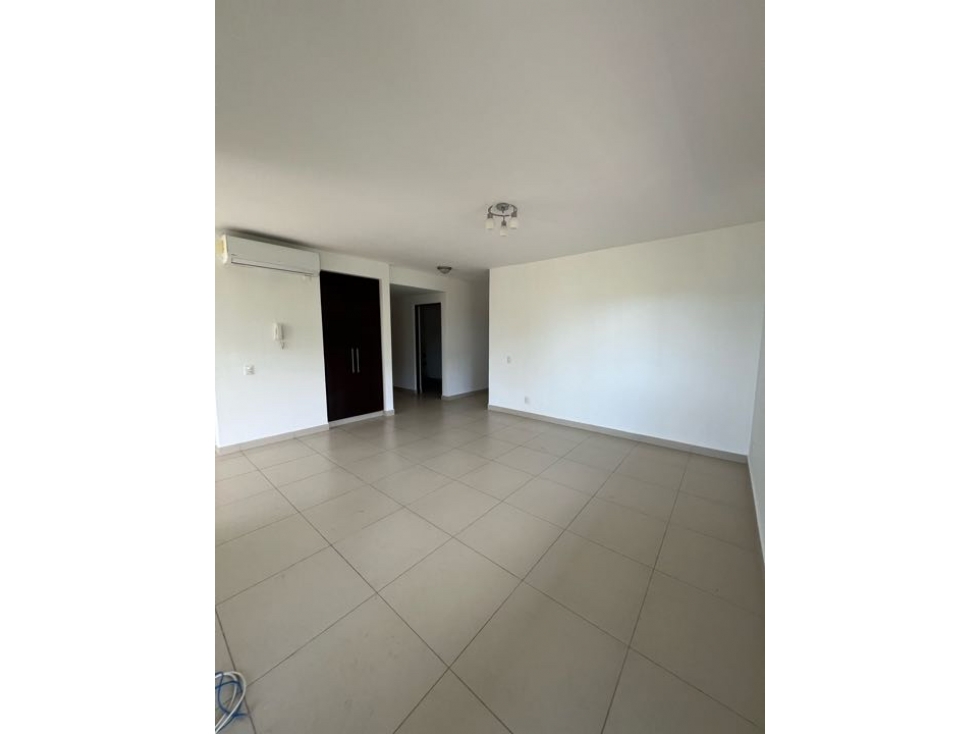 SE ALQUILA/VENDE APARTAMENTO EN RIVER VALLEY — foto 3