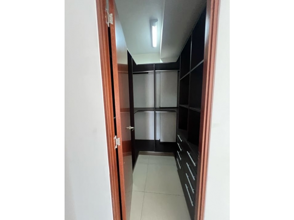 SE ALQUILA/VENDE APARTAMENTO EN RIVER VALLEY — foto 6