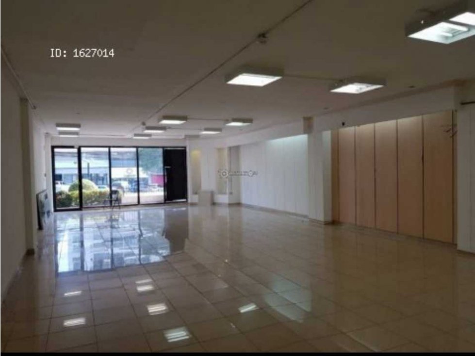 Se alquila local comercial en el Dorado de 150 mts
