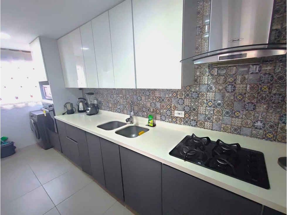 SE AQUILA APARTAMENTO AMOBLADO DE 3 HABITACIONES, PINARES