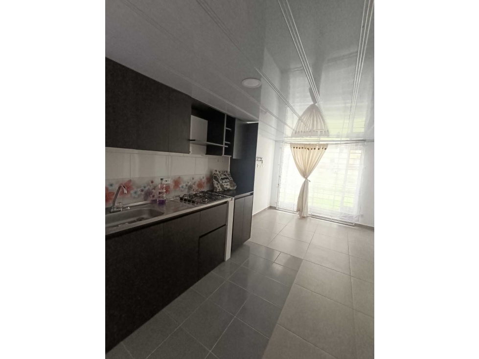 Se arrienda apartamento de 2 habitaciones en primavera 6-39 etapa 2 — foto 2