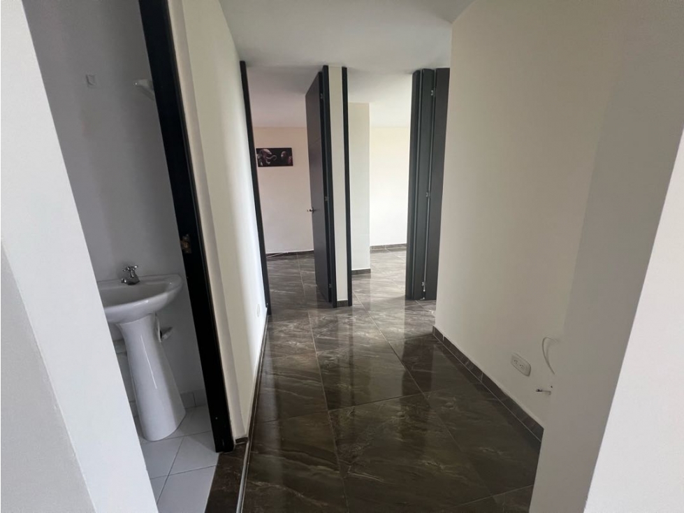 SE ARRIENDA APARTAMENTO EN EL CONJUNTO LOS ALCAPARROS 1 EN MADRID — foto 2