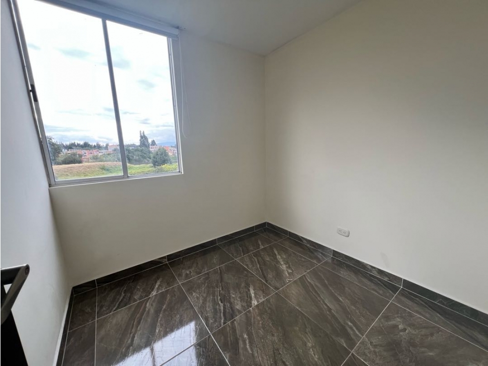 SE ARRIENDA APARTAMENTO EN EL CONJUNTO LOS ALCAPARROS 1 EN MADRID — foto 3