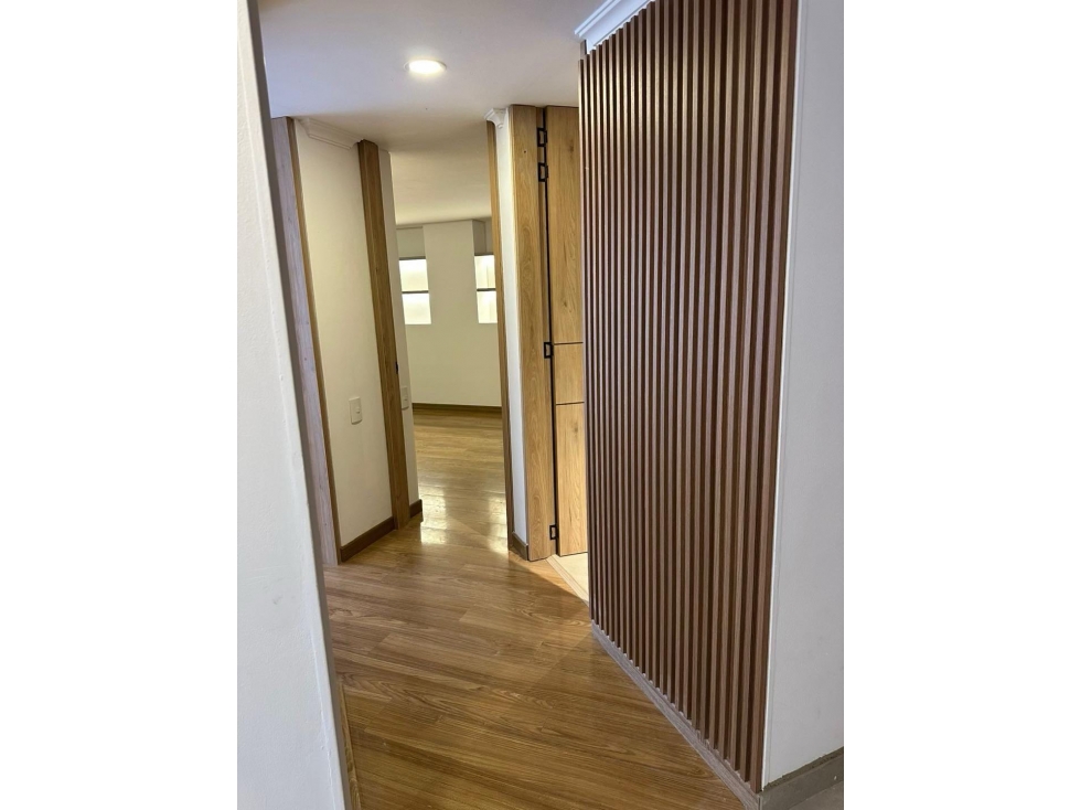 SE ARRIENDA APARTAMENTO EN EL VIRREY ( Remodelado )
75 mts - 4