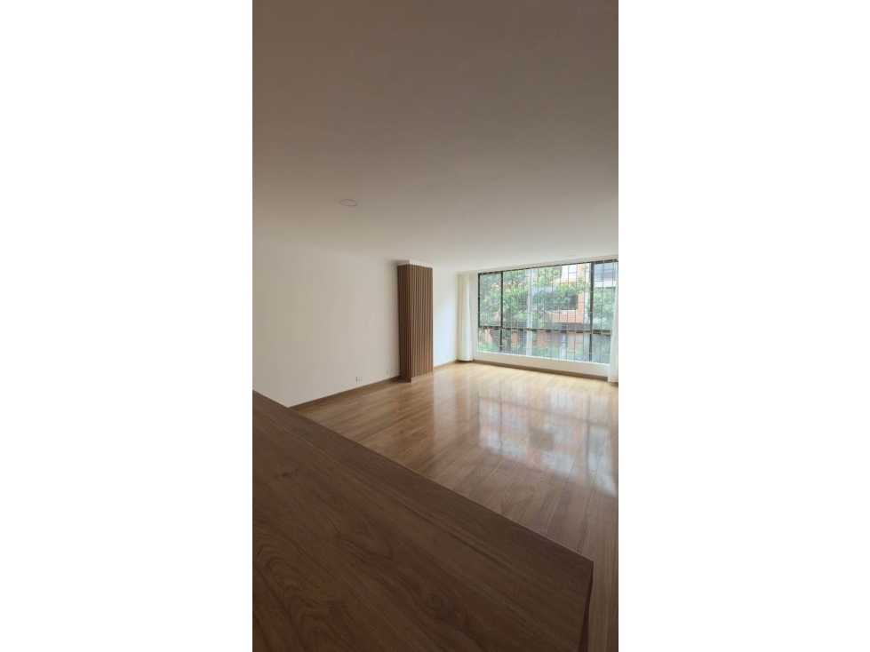 SE ARRIENDA APARTAMENTO EN EL VIRREY ( Remodelado )
75 mts - 5