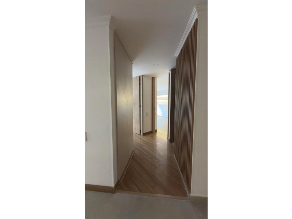 SE ARRIENDA APARTAMENTO EN EL VIRREY ( Remodelado )
75 mts - 6