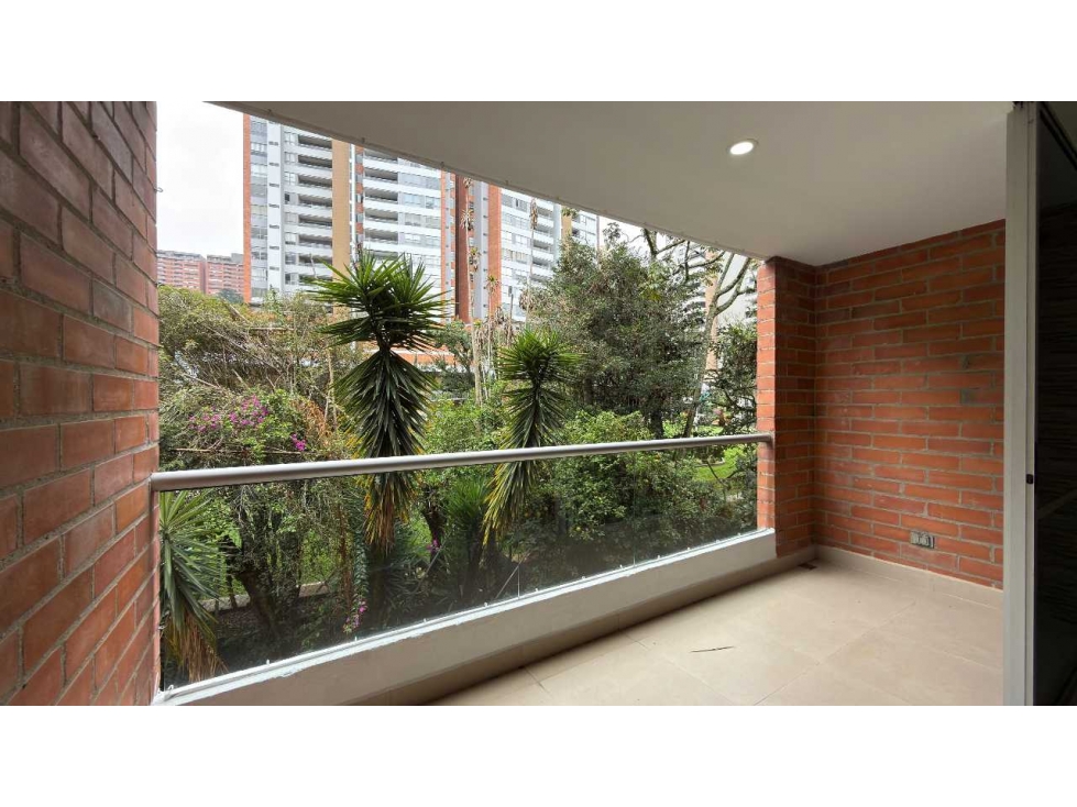 SE ARRIENDA APARTAMENTO EN EL POBLADO-SECTOR LAS BRUJAS