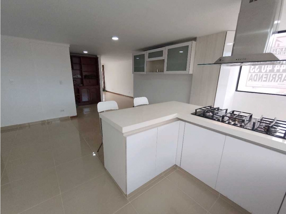 SE ARRIENDA APARTAMENTO EN LAURELES CERCA AL EXITO — foto 4