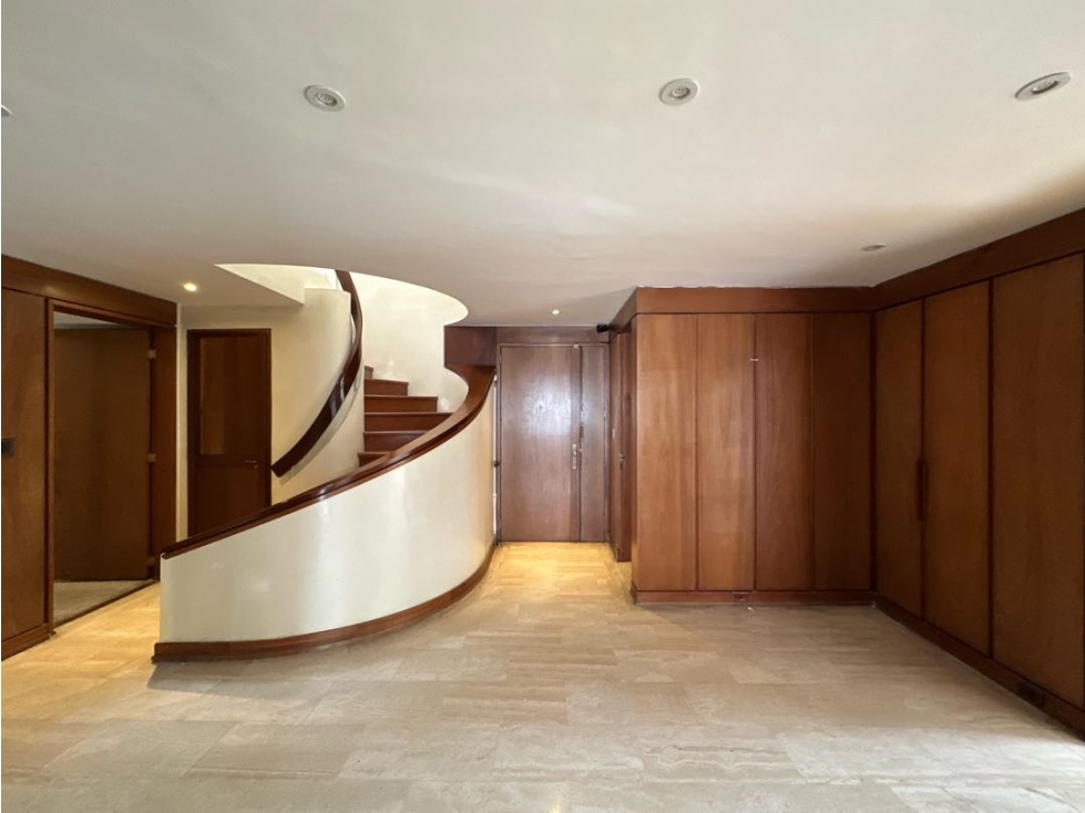 SE ARRIENDA APARTAMENTO PENTHOUSE DUPLEX ROSALES 335m2