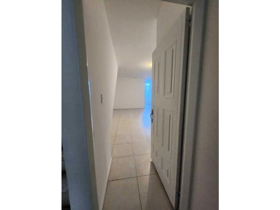 SE ARRIENDA APTO DE DOS HABITACIONES, PARQUE INTRA - 2