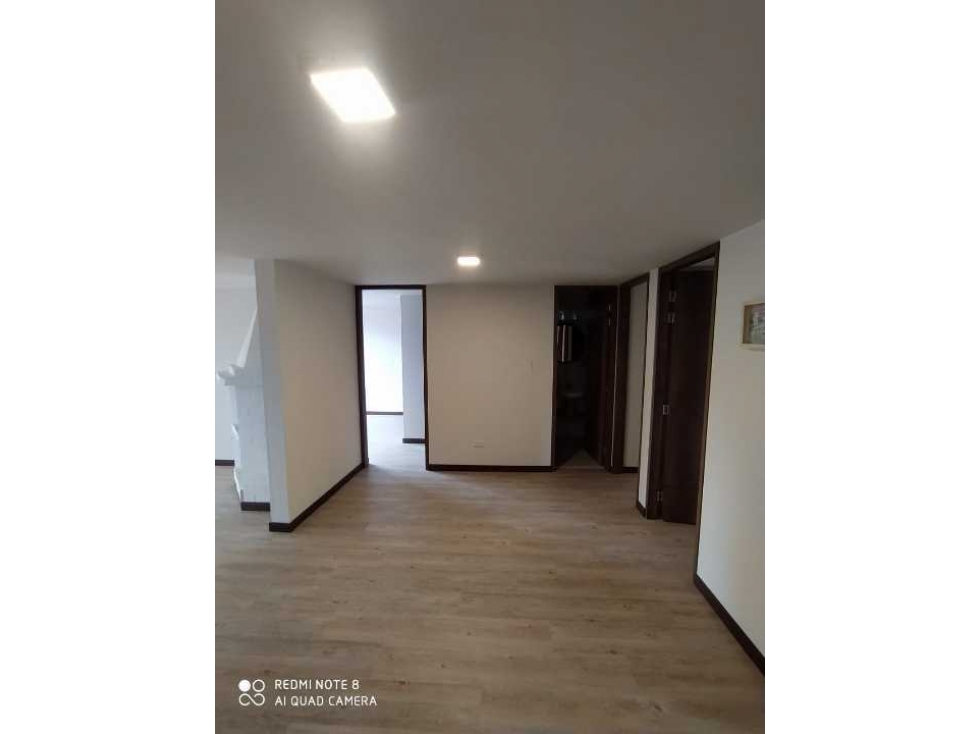 SE ARRIENDA APTO DE TRES HABITACIONES. SEGUNDO Y TERCER PISO - 2