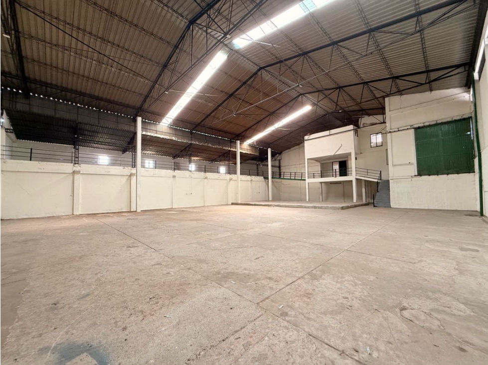 SE ARRIENDA BODEGA CERCA AL CENTRO DE ARMENIA - 2