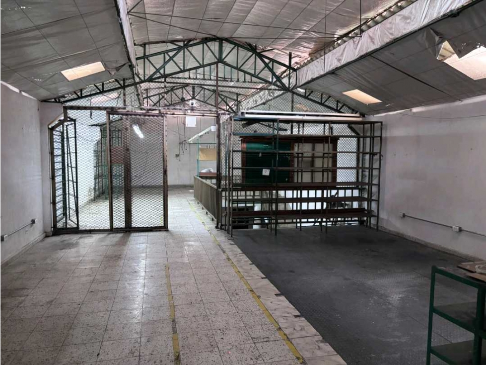 SE ARRIENDA BODEGA INDUSTRIAL ATANASIO GIRARDOT XU10204955