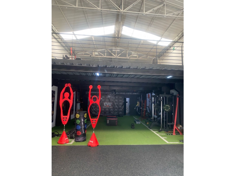 Se arrienda bodega local en envigado. Ideal para su empresa.