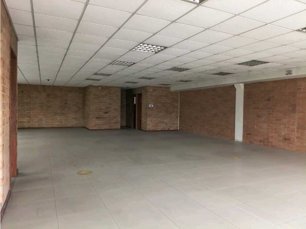 Se arrienda bodegas en fontibon 689m² — foto 3