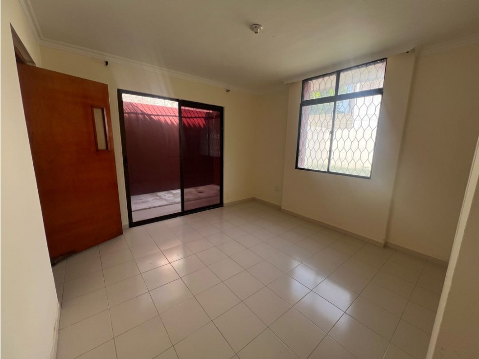 Se arrienda casa en Av El Libertador, Santa Marta - 2
