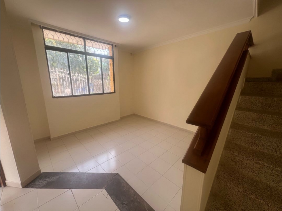 Se arrienda casa en Av El Libertador, Santa Marta - 1