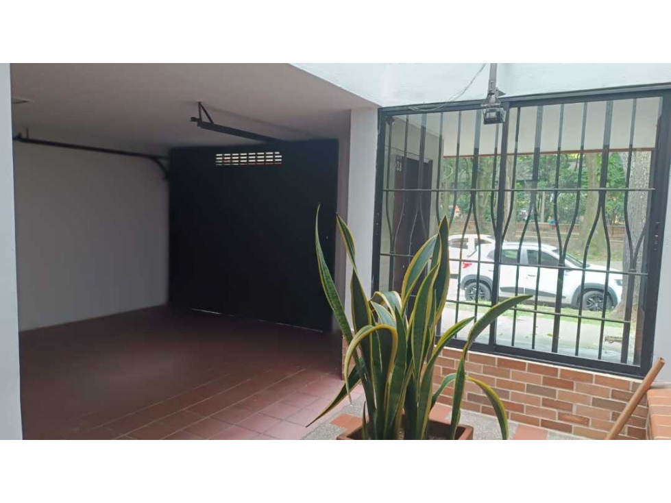 Se arrienda casa Amplia en calazans - 2