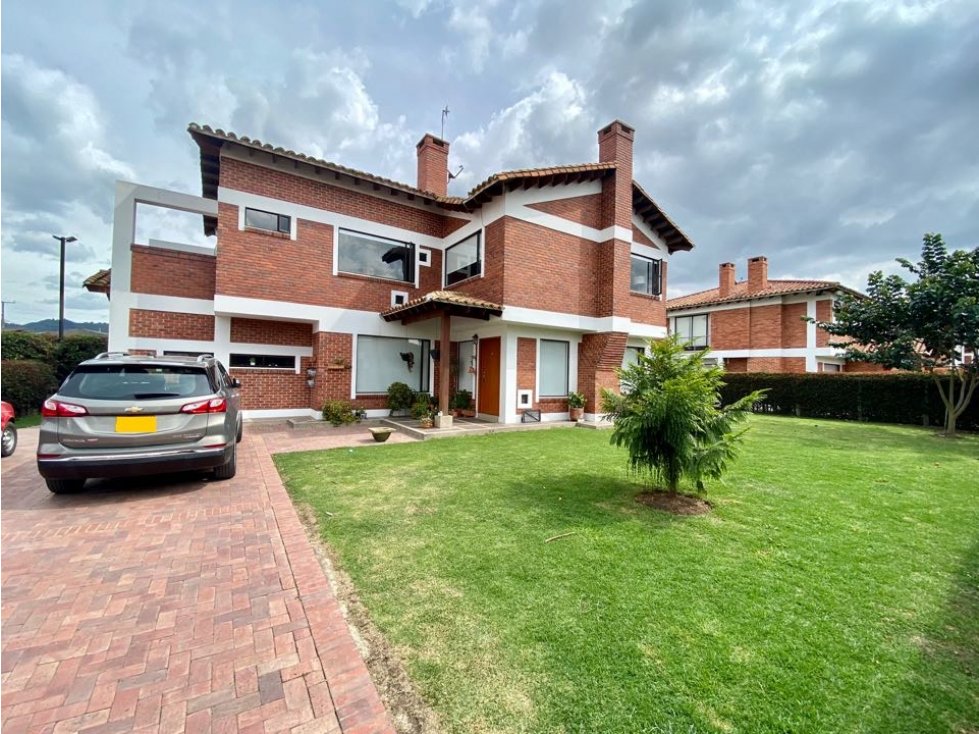 SE VENDE O ARRIENDA CASA CAMPESTRE EN CAJICA