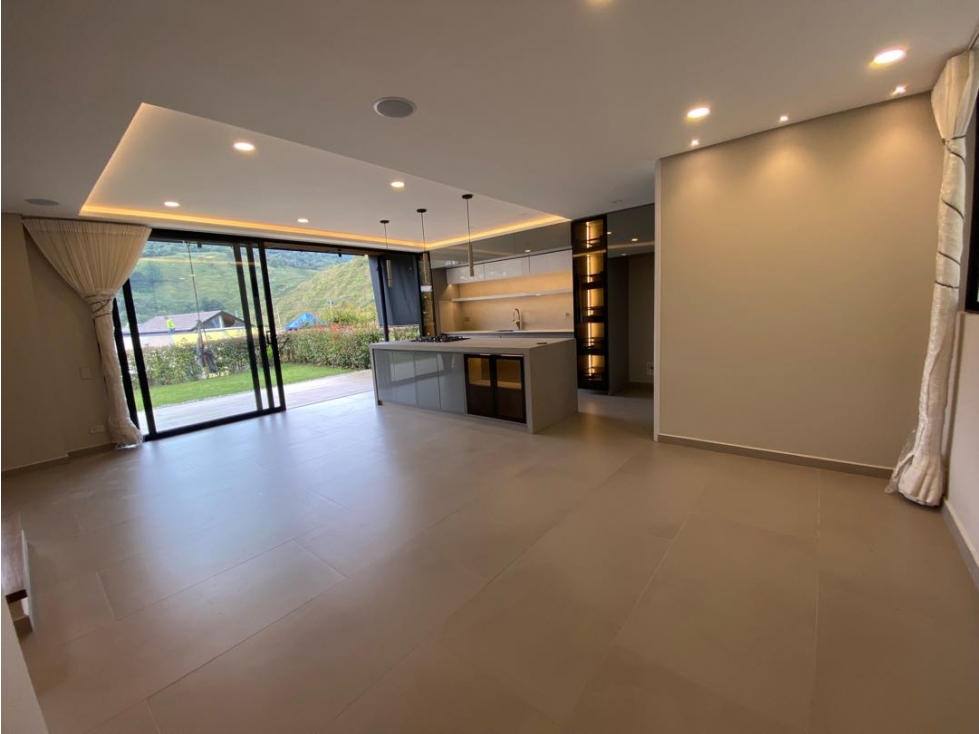RENTA O VENTA CASA CAMPESTRE EN UNIDAD CERRADA EN EL RETIRO
