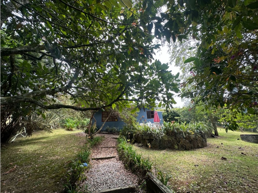 SE ARRIENDA CASA CAMPESTRE EN EL ALTO DE LAS PALMAS.