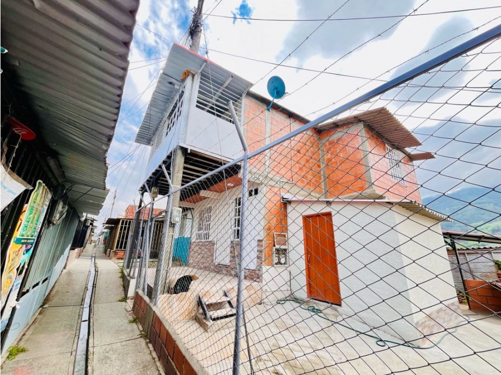 SE ARRIENDA CASA DE 2 HABITACIONES - LLANITOS - CALARCÁ