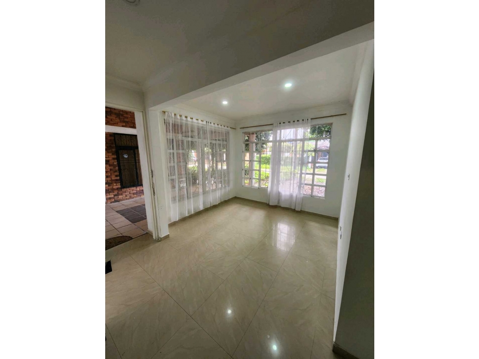 SE ARRIENDA CASA DE TRES HABITACIONES, VILLA DOCENTE YOPAL — foto 2