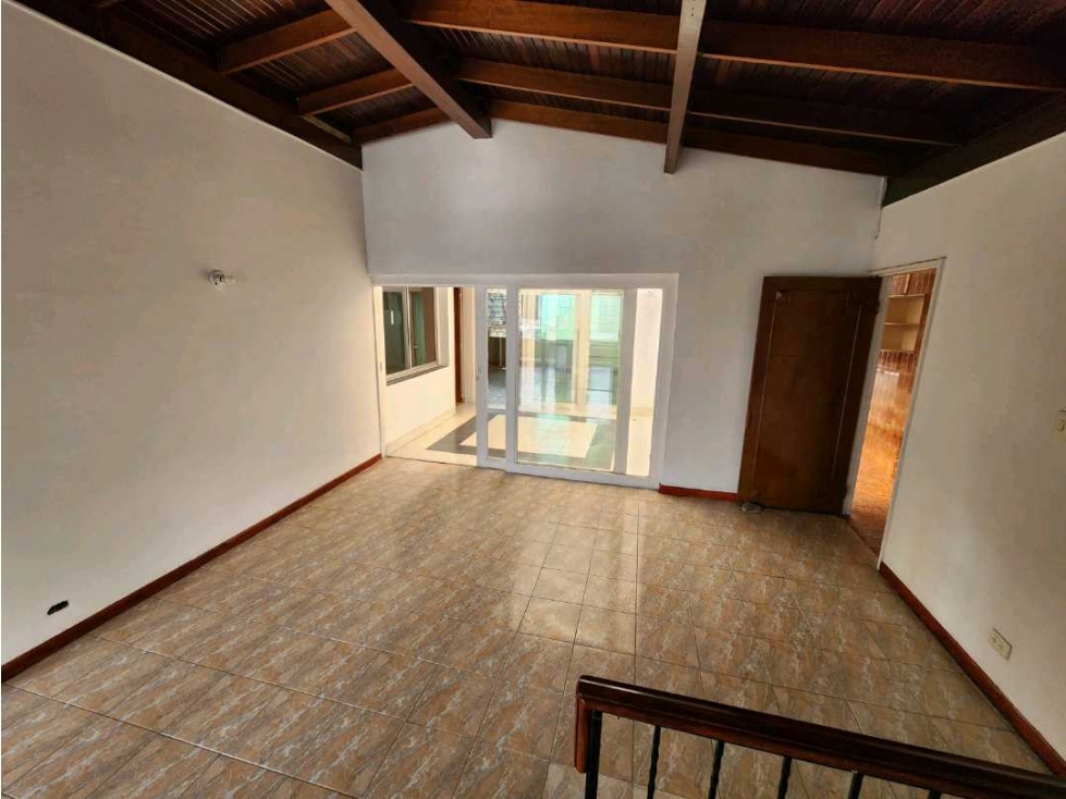SE VENDE O RENTA CASA EN B.ESTADIO PARA USO COMERCIAL O RESIDENCIAL