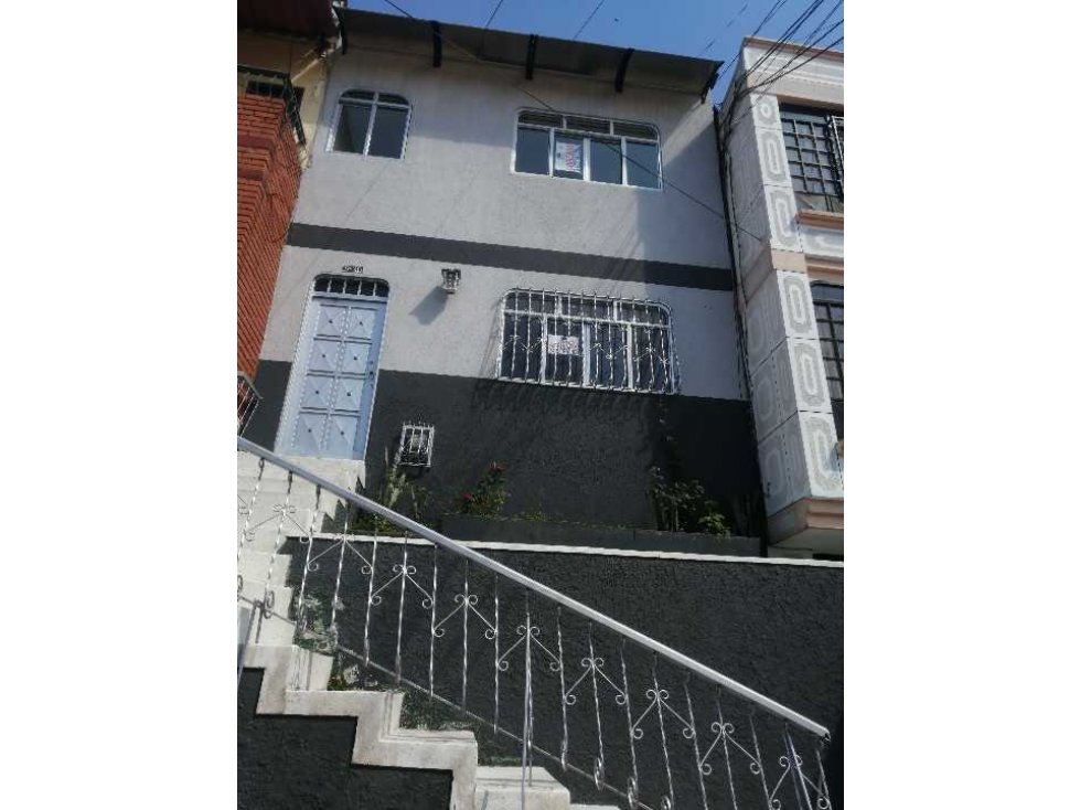 SE VENDE CASA EN EL BARRIO LA CABAÑA
