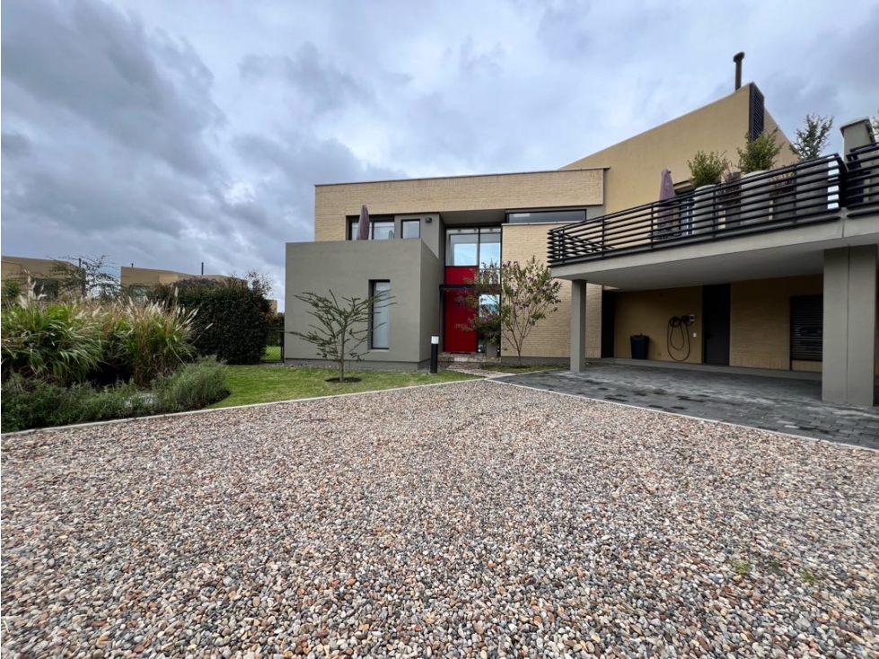 SE ARRIENDA CASA EN COTA CONDOMINIO ALBORADA
