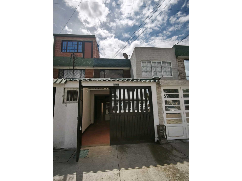 SE VENDE CASA EN EL BARRIO MANDALAY