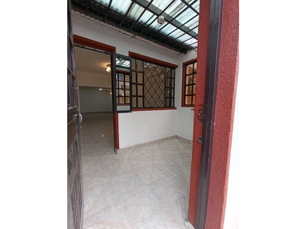 SE ARRIENDA CASA INDEPENDIENTE EN BARRIO QUIROGA SUR — foto 2