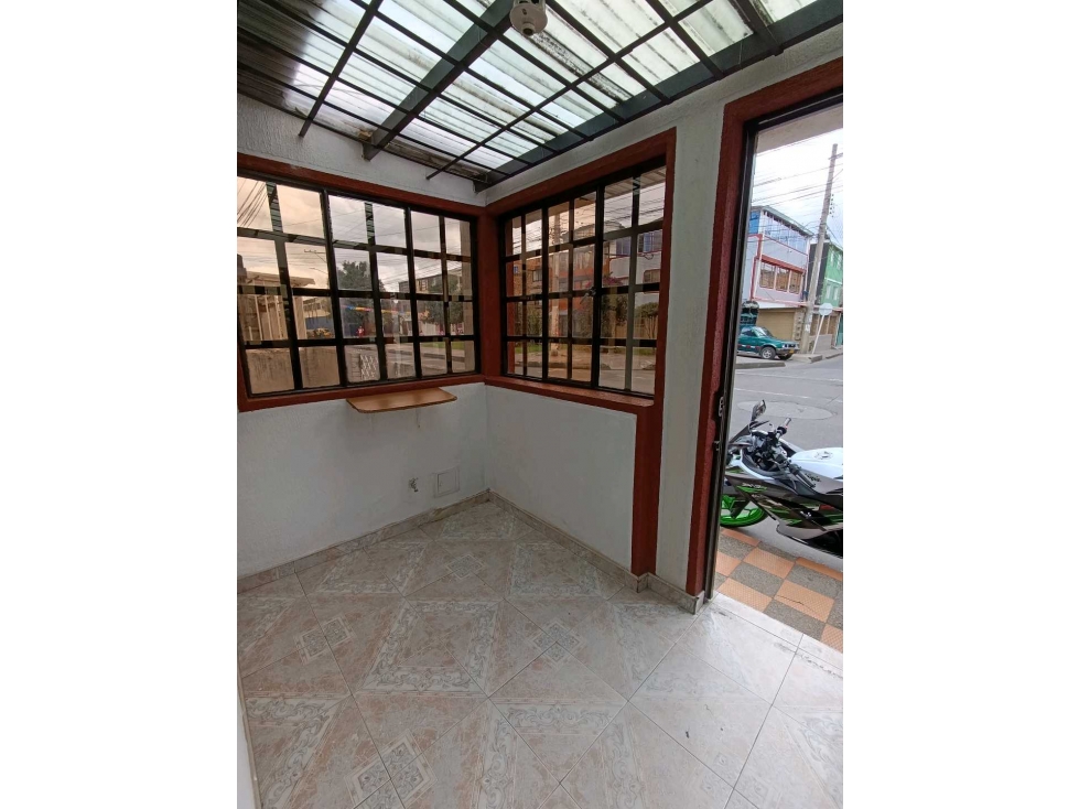 SE ARRIENDA CASA INDEPENDIENTE EN BARRIO QUIROGA SUR — foto 3