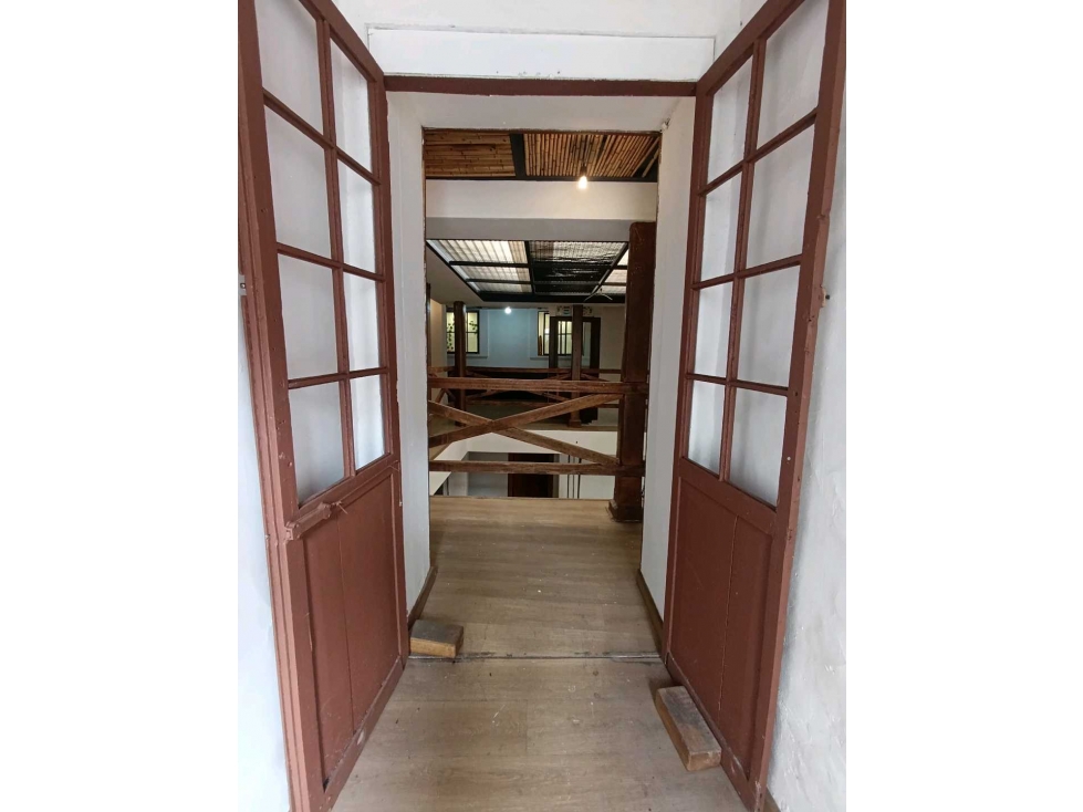Se arrienda Casa local comercial de 2 niveles en la candelaria — foto 2