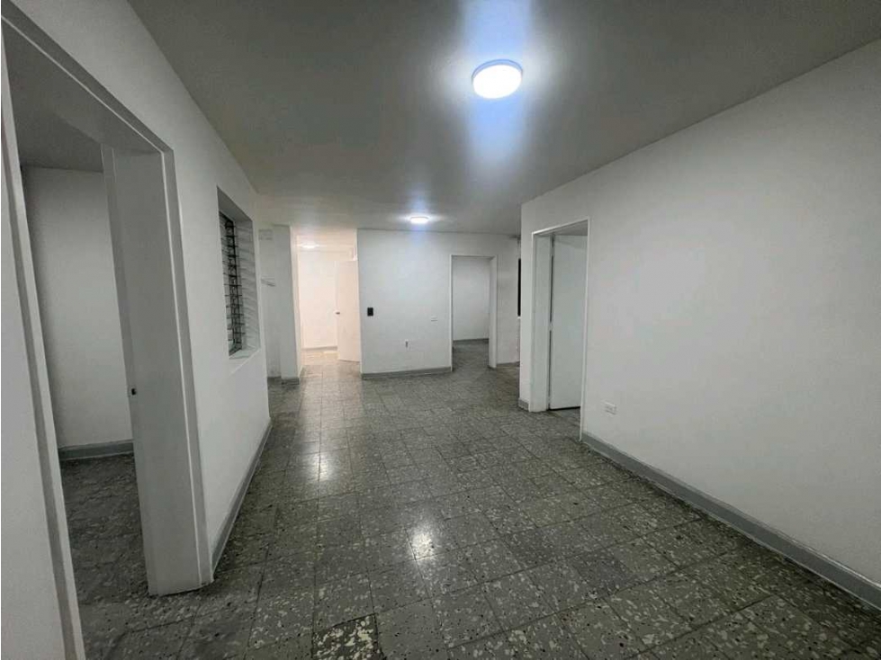 Se arrienda casa local en Envigado parque