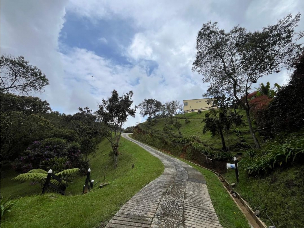 SE ARRIENDA CASA MODERNA EN SANTA ELENA. — foto 2