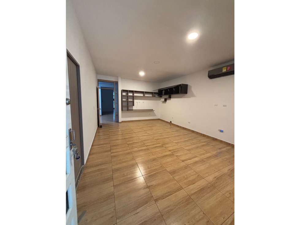SE ARRIENDA CASA PARA USO COMERCIAL O VIVIENDA, AREA 300 MTS
