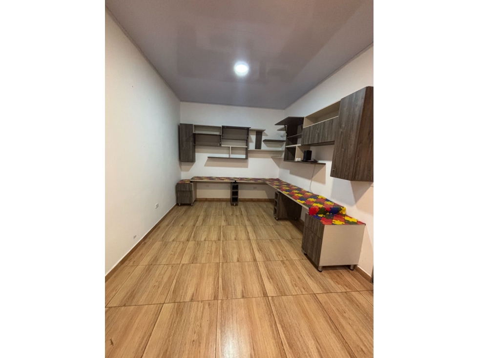 SE ARRIENDA CASA PARA USO COMERCIAL O VIVIENDA, AREA 300 MTS — foto 3