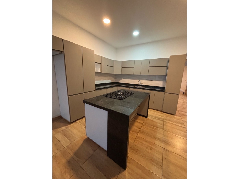 SE ARRIENDA CASA PARA USO COMERCIAL O VIVIENDA, AREA 300 MTS — foto 5