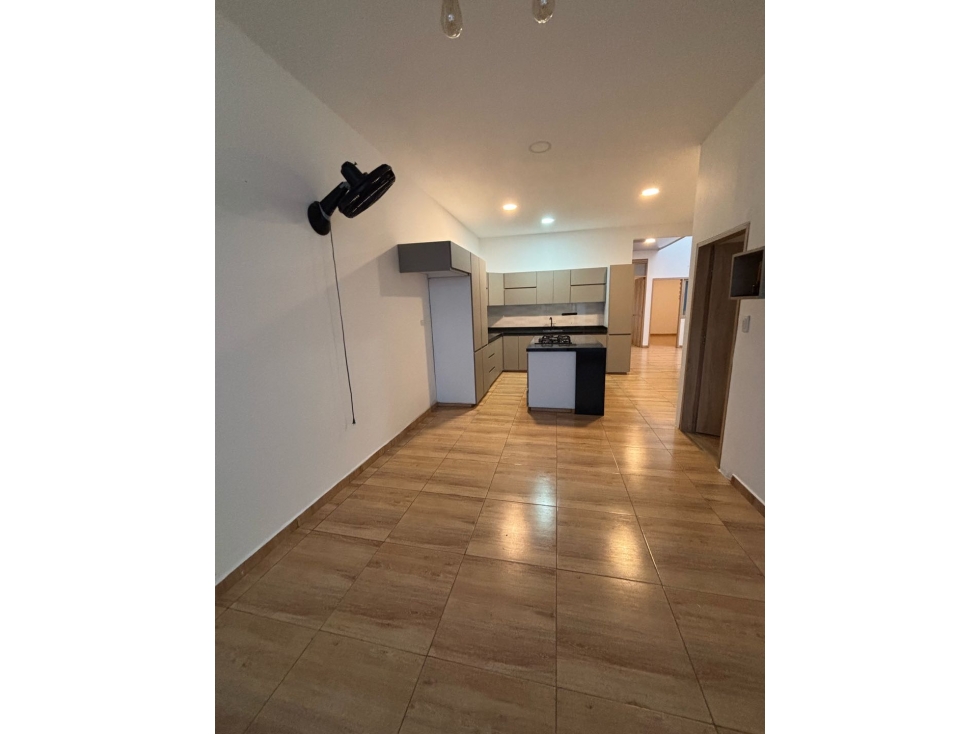 SE ARRIENDA CASA PARA USO COMERCIAL O VIVIENDA, AREA 300 MTS — foto 6