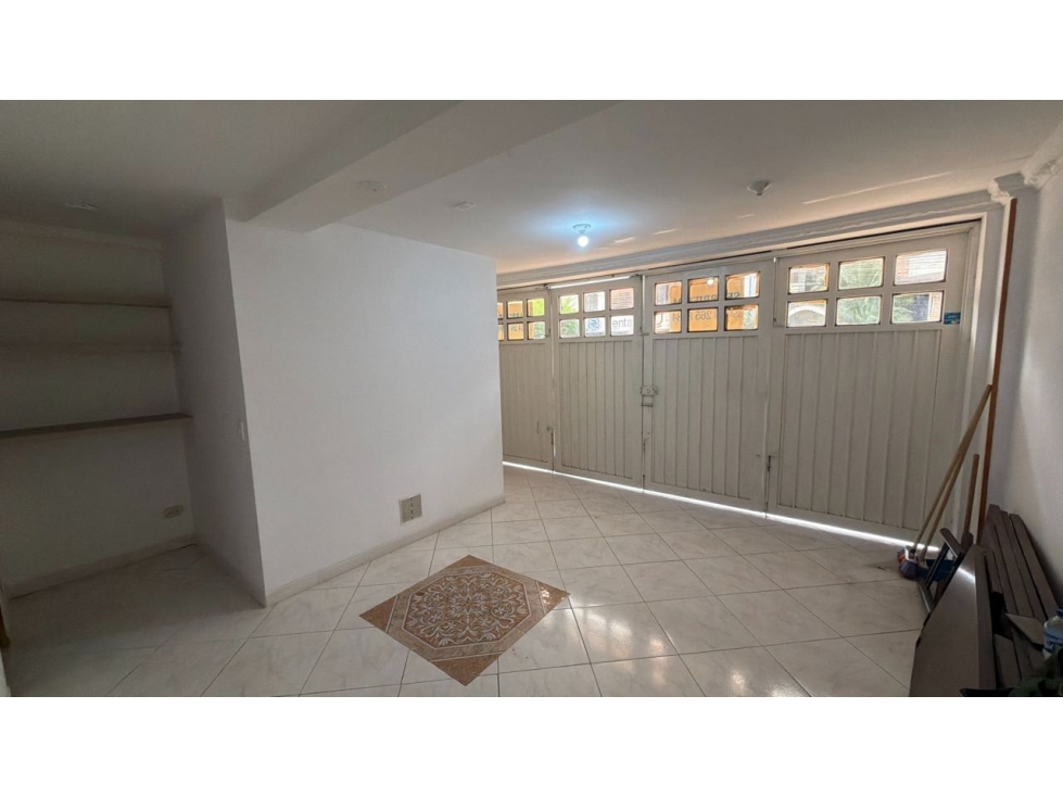 SE ARRIENDA CASA PARA OFICINAS O BODEGA PRIMER PISO BARRIO INGENIO — foto 2
