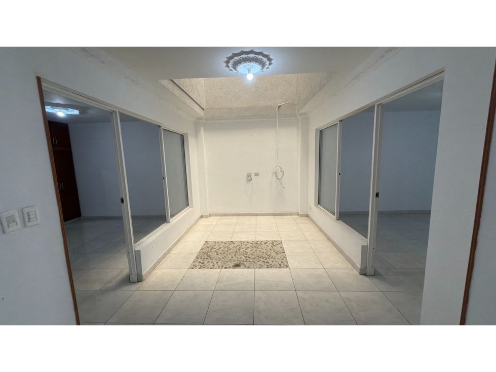 SE ARRIENDA CASA PARA OFICINAS O BODEGA PRIMER PISO BARRIO INGENIO — foto 3