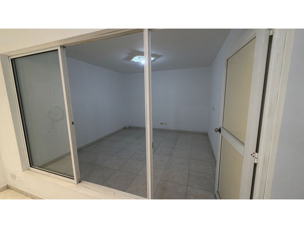SE ARRIENDA CASA PARA OFICINAS O BODEGA PRIMER PISO BARRIO INGENIO — foto 5