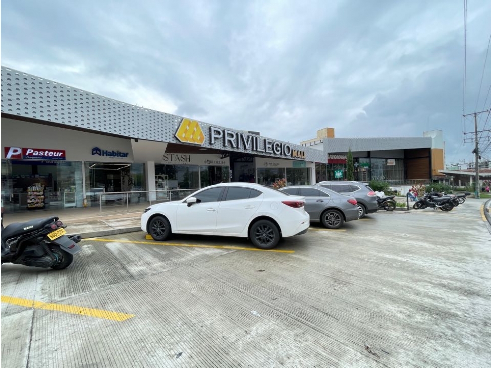 Se Vende Consultorio con Parqueadero Privado - Sector Mall privilegio