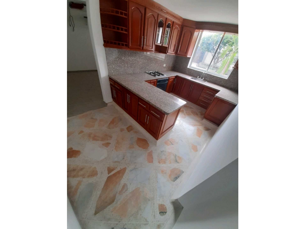 SE ARRIENDA EDF. BARRIO LAS FLORES - 4