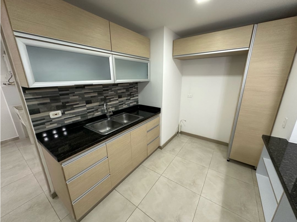 Se Arrienda Espacioso Apartamento - Sector Avenida 19 Norte - 4