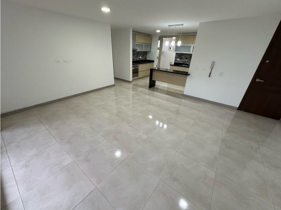 Se Arrienda Espacioso Apartamento - Sector Avenida 19 Norte - 2