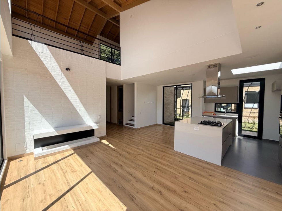SE ARRIENDA HERMOSA CASA PARA ESTRENAR — foto 2
