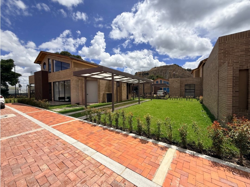 SE ARRIENDA HERMOSA CASA PARA ESTRENAR