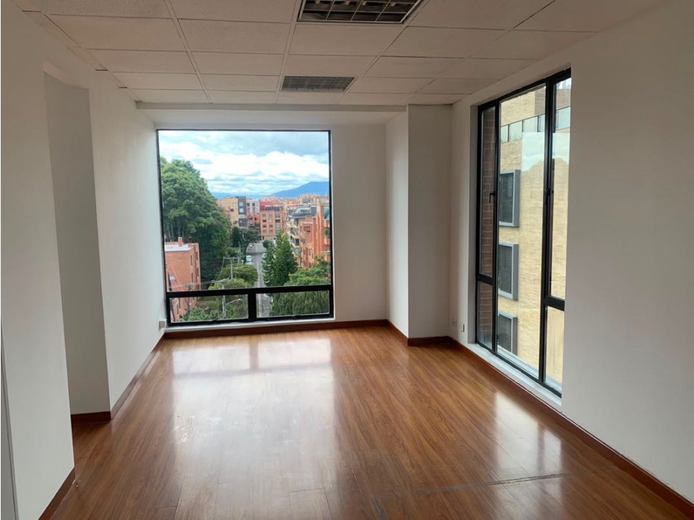 SE ARRIENDA LINDA OFICINA DE 130 METROS.A — foto 2